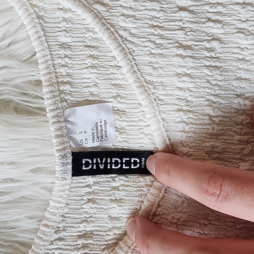 H&M Textured Tee - Picture 2 of 2